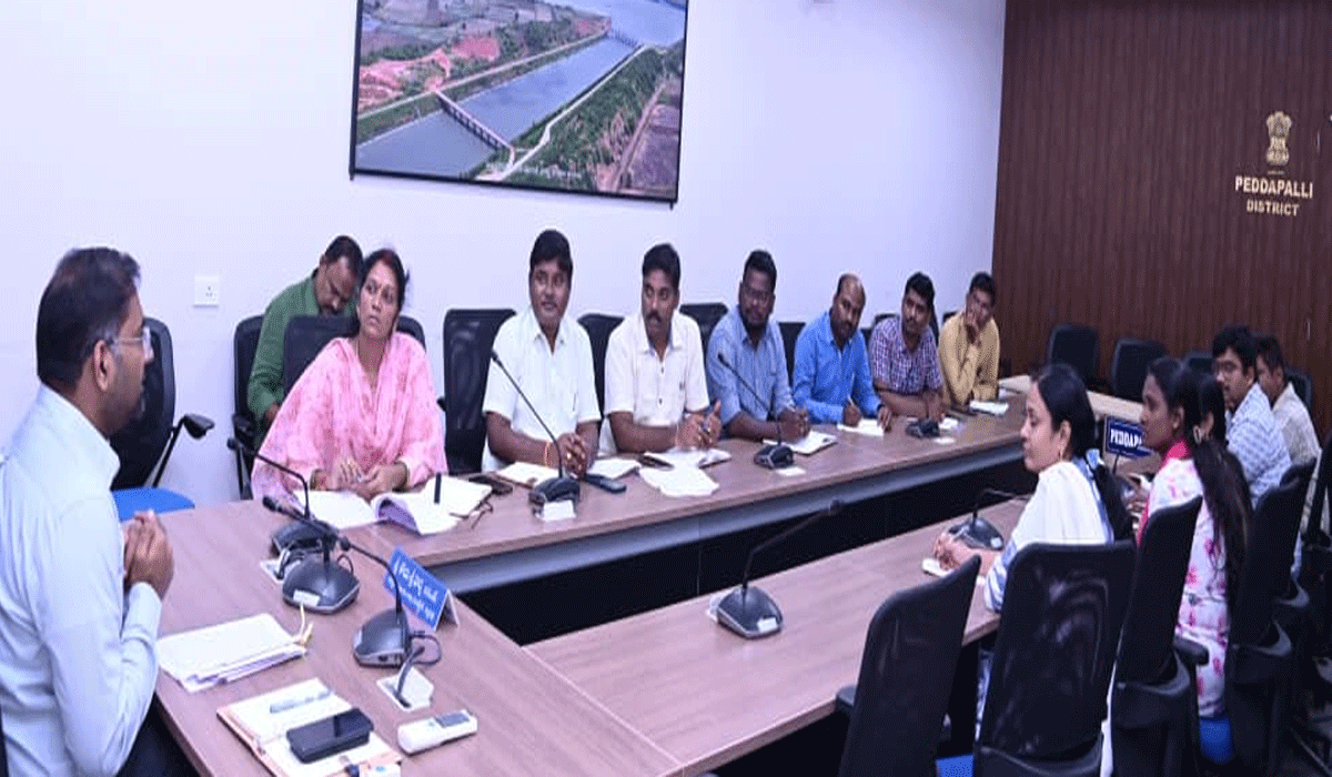 Peddapally | యూరియా పంపిణీ పట్ల అప్రమత్తంగా ఉండాలి.. పెద్దపల్లి కలెక్టర్ కోయ శ్రీ హర్ష