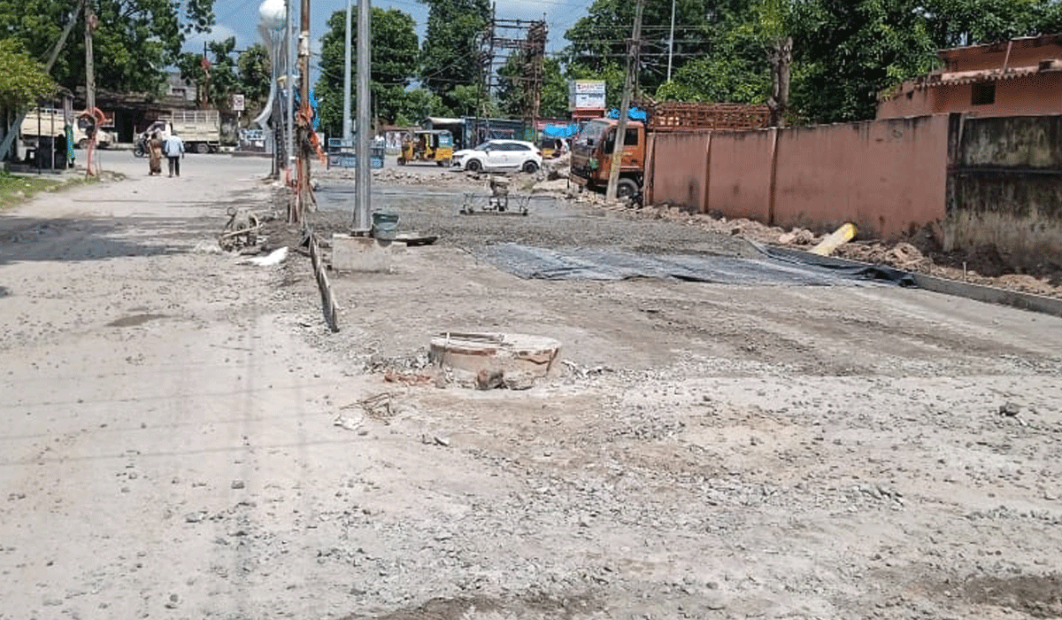 Ramagundam Baldia | పనులు జరిగిన పది రోజులకే గుంతలు..రామగుండం బల్దియాలో నాణ్యతకు తిలోదకాలు