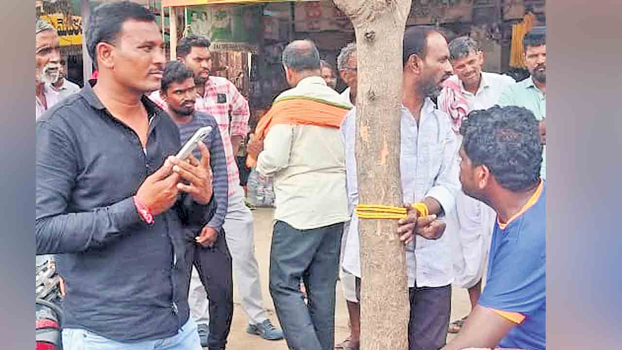 ఇందిరమ్మ’ లబ్ధిదారుడిపై దౌర్జన్యం