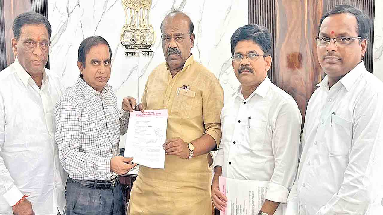 జూబ్లీహిల్స్లో యథేచ్ఛగా కాంగ్రెస్ కోడ్ ఉల్లంఘన