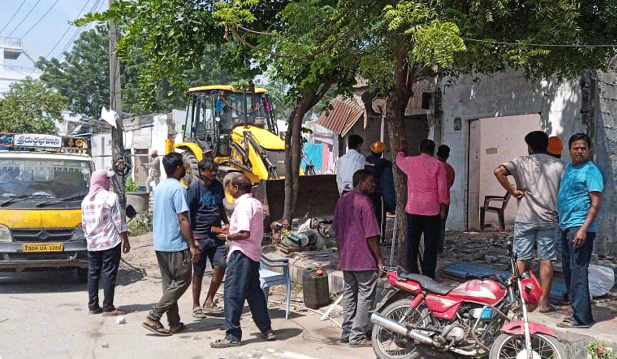 Ramagundam Baldiya | గోదావరిఖనిలో ఆగని కూల్చివేతలు… తాజాగా ఆపరేషన్ కాలేజీ గ్రౌండ్