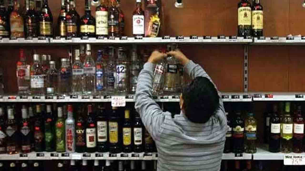 మద్యం దరఖాస్తులు @ 90 వేలు