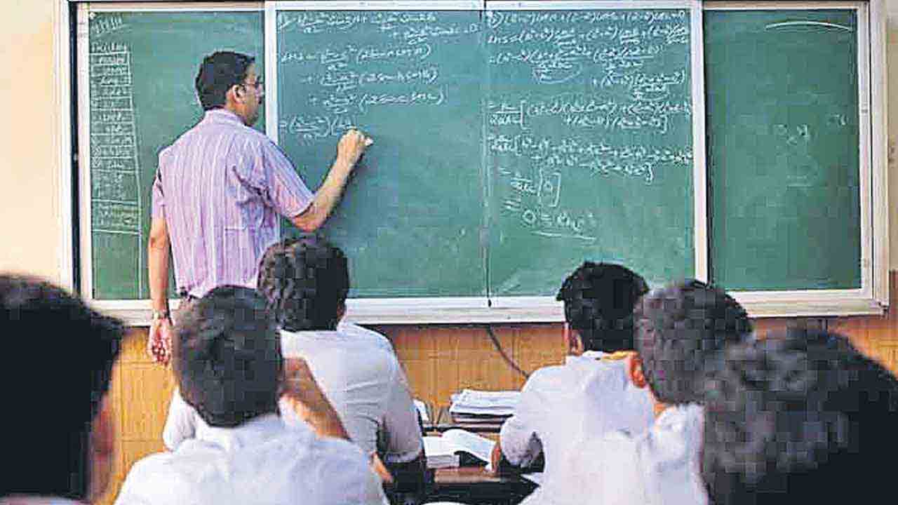 కాంట్రాక్ట్‌ టీచర్ల రెన్యువల్‌