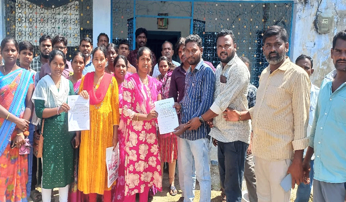 Best Available School students | బెస్ట్‌ అవలెబుల్‌ స్కూల్‌ విద్యార్థుల ఫీజు బకాయిలను వెంటనే చెల్లించాలని తల్లిదండ్రుల డిమాండ్‌