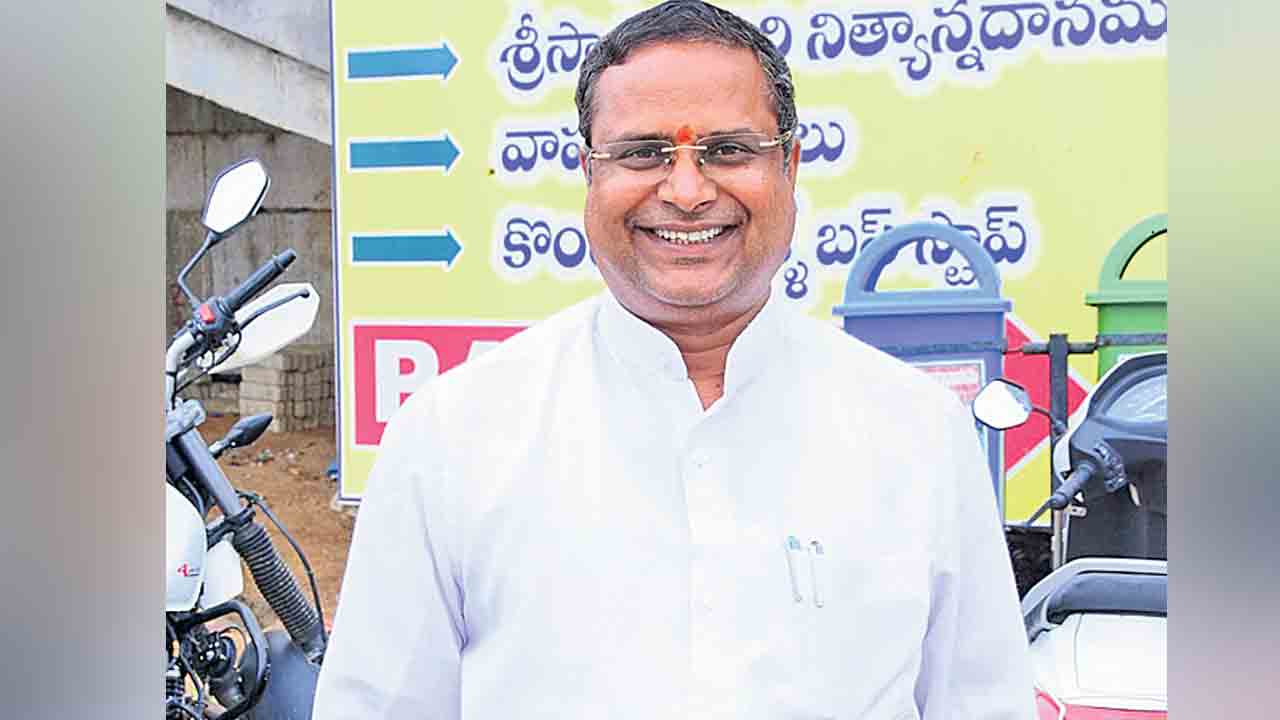 ఏసీబీ వలలో గుట్ట ఈఈ రామారావు