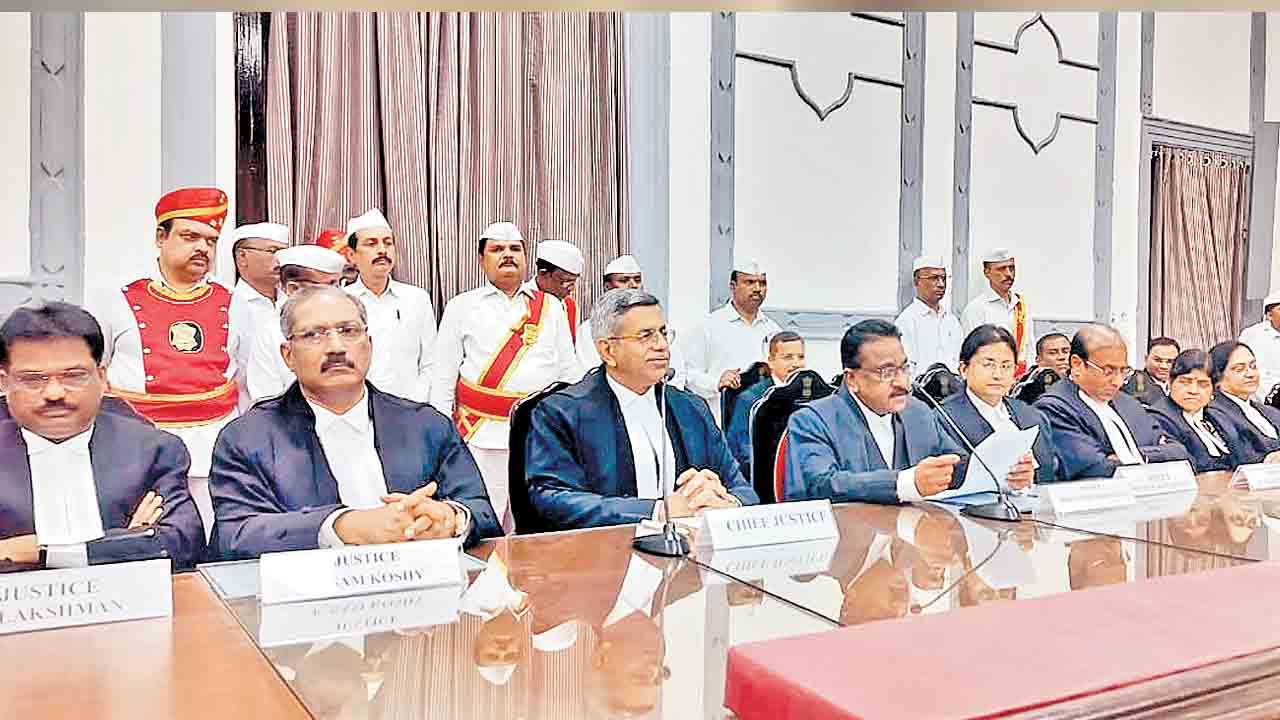 జస్టిస్‌ అభినంద్‌కుమార్‌ షావిలీ పదవీ విరమణ