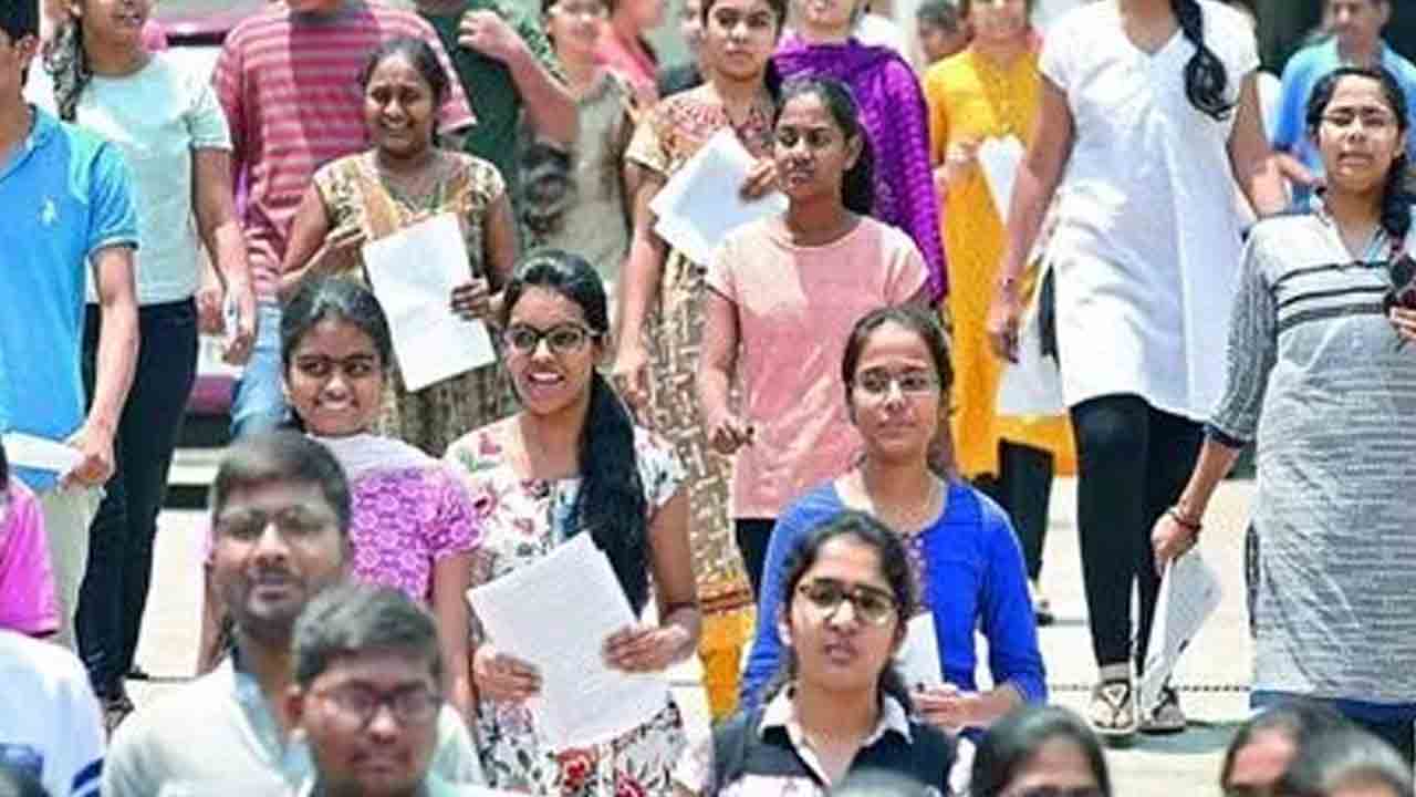 15న జేఈఈ మెయిన్స్‌ షెడ్యూల్‌!