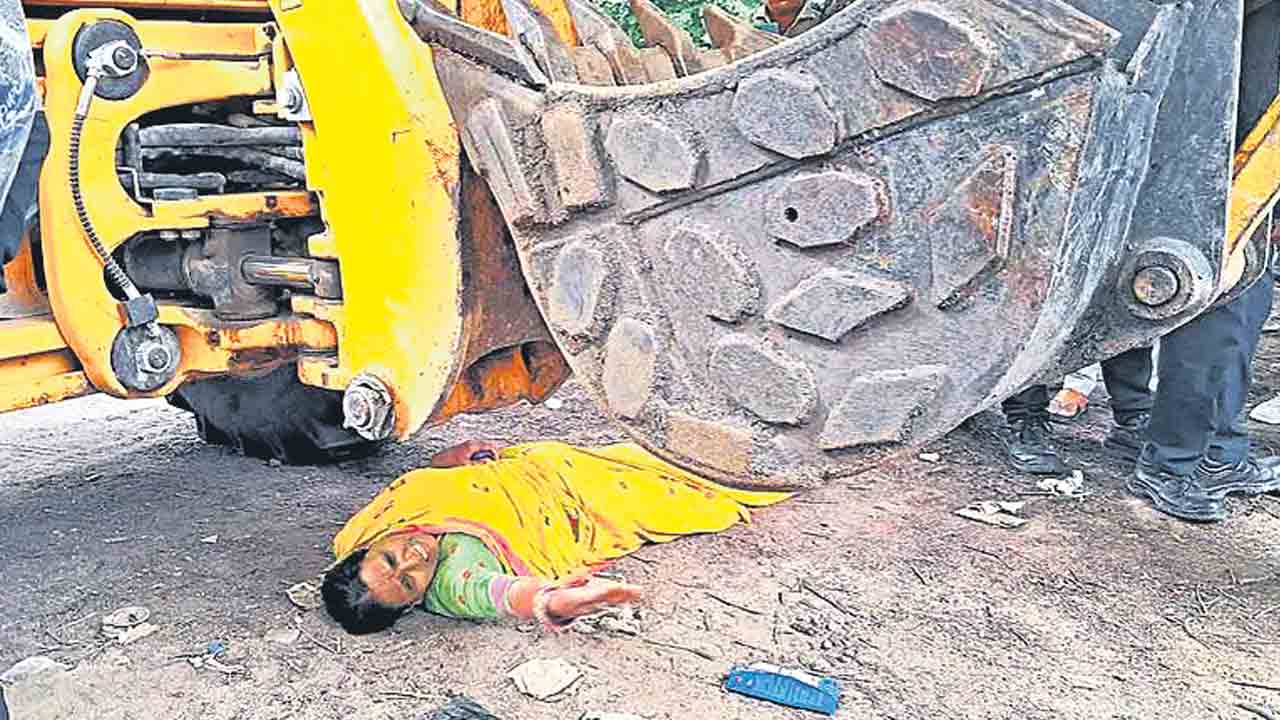 నిర్మాణానికి-విధ్వంసానికి మధ్య ఎన్నిక