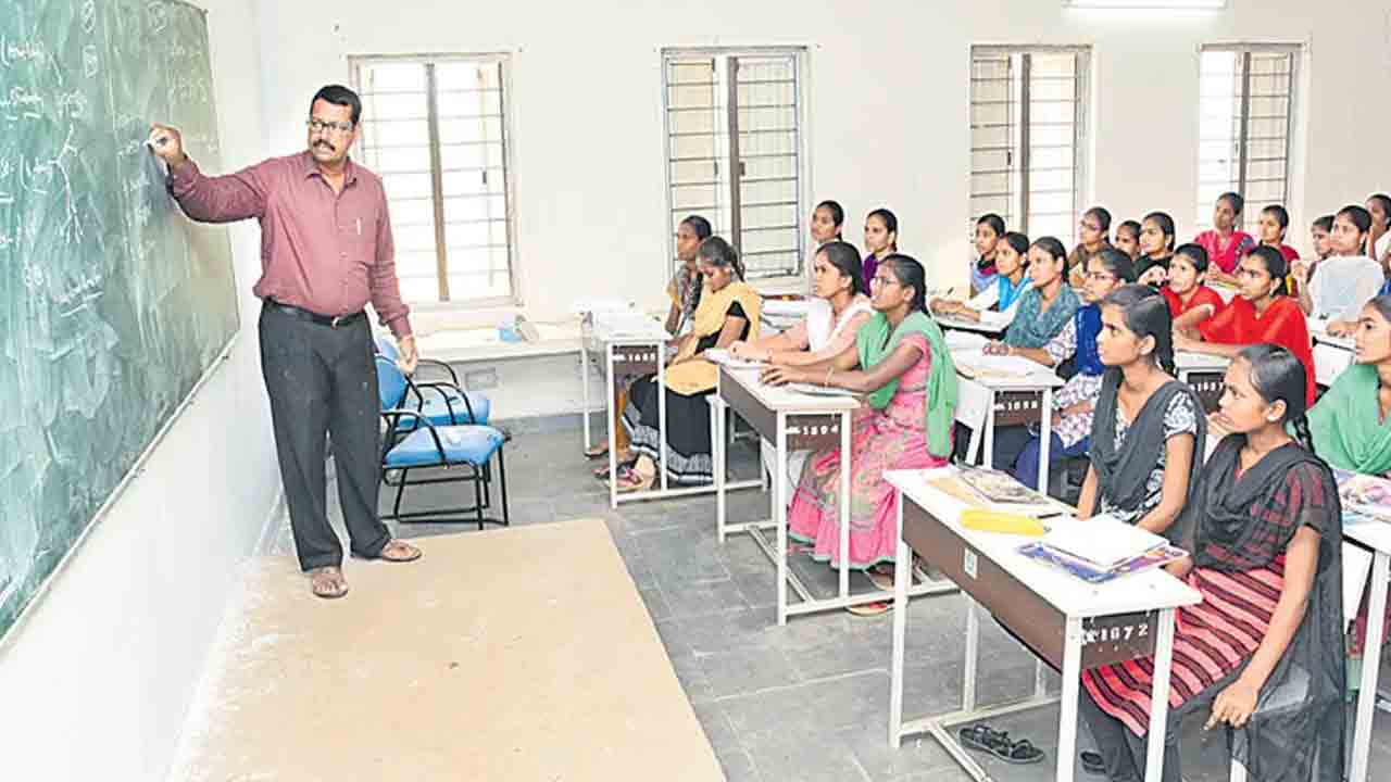 గెస్ట్‌ లెక్చరర్ల పెండింగ్‌ వేతనాలు విడుదల