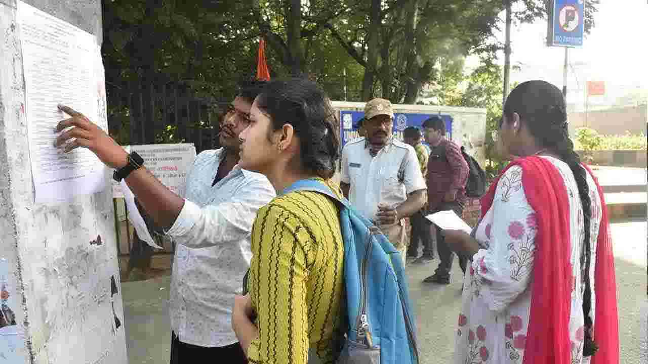 తక్కువ మార్కులొచ్చినా ఉద్యోగమా?