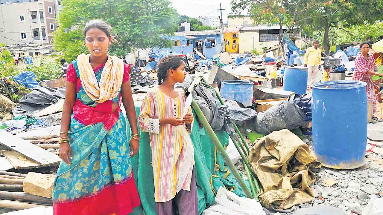 బడుగుల బతుకులు చెల్లాచెదురు.. పండుగెళ్లిన రెండో రోజే విరుచుకుపడ్డ హైడ్రా