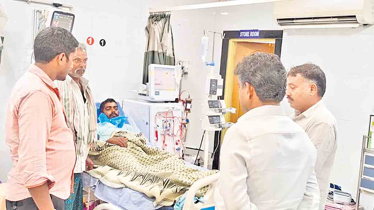 ఆటో నడవక.. పూట గడవక