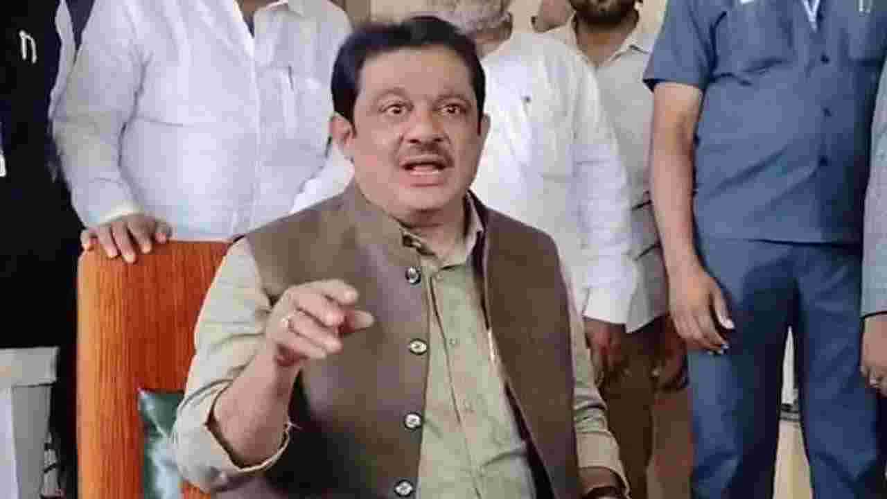 అతడు మా బంధువే వదిలేయండి!.. పోలీసు అధికారిపై కర్ణాటక కాంగ్రెస్ మంత్రి ఒత్తిడి