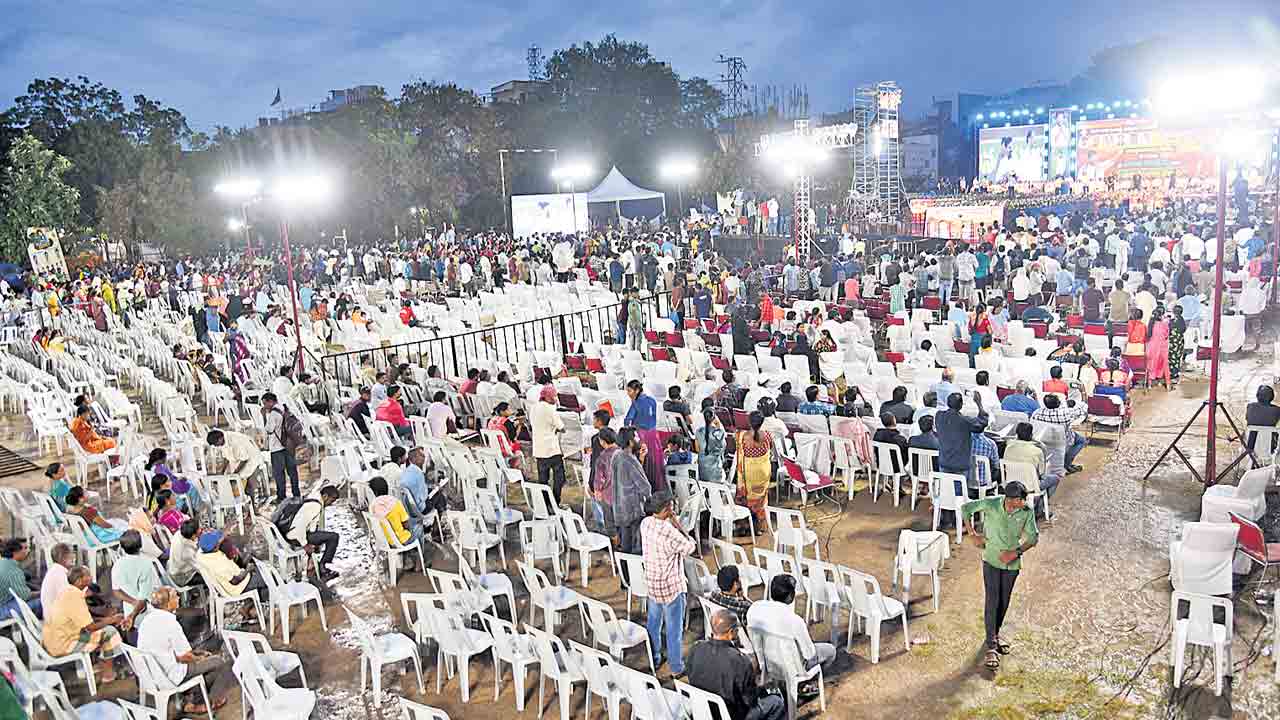 CM Revanth Reddy | రేవంత్‌ షో అట్టర్‌ ఫ్లాప్‌.. 2 గంటలు ఆలస్యం.. అయినా రాని జనం