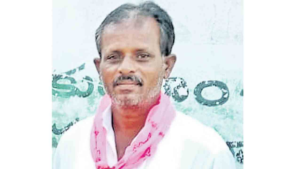 గుండెపోటుతో బీఆర్ఎస్ మాజీ సర్పంచ్ మృతి