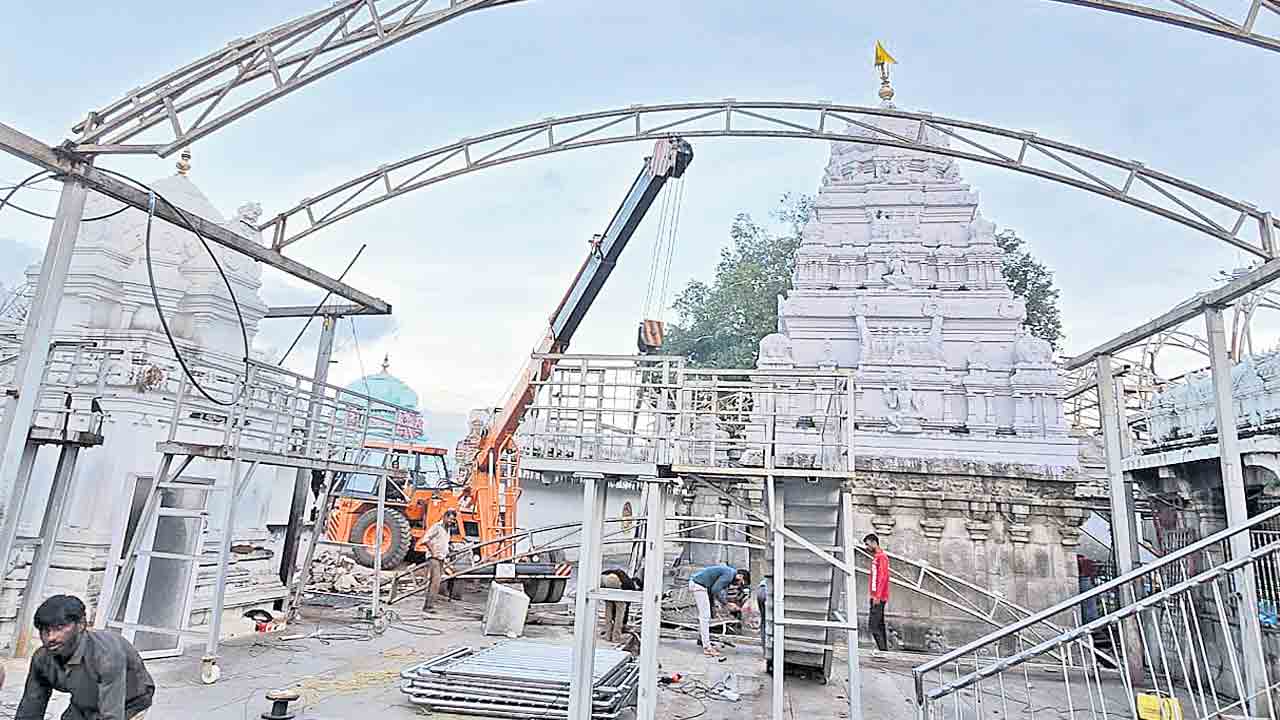 రాజన్న ఆలయంలో క్యూ తొలగింపు