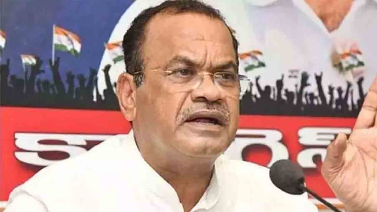 ప్రజా రవాణాకు ఇబ్బంది లేకుండా చూడండి: కోమటిరెడ్డి