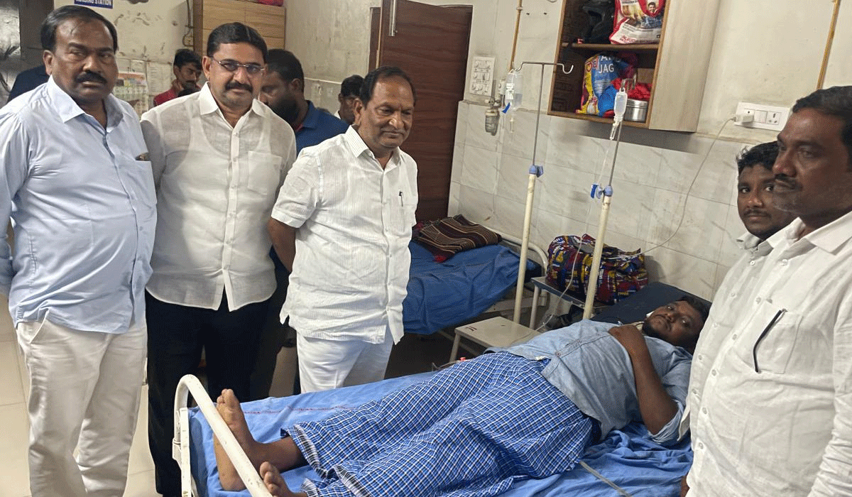 Koppula Eshwar | అనారోగ్యంతో చికిత్స పొందుతున్న బీఆర్ఎస్ కార్యకర్తను పరామర్శించిన రాష్ట్ర మాజీ మంత్రి కొప్పుల ఈశ్వర్