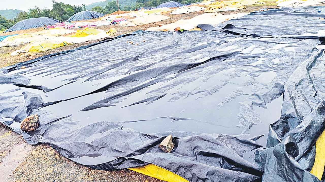 రైతన్నకు ‘అకాల’ దెబ్బ.. ఉమ్మడి జిల్లాలో భారీ వర్షం