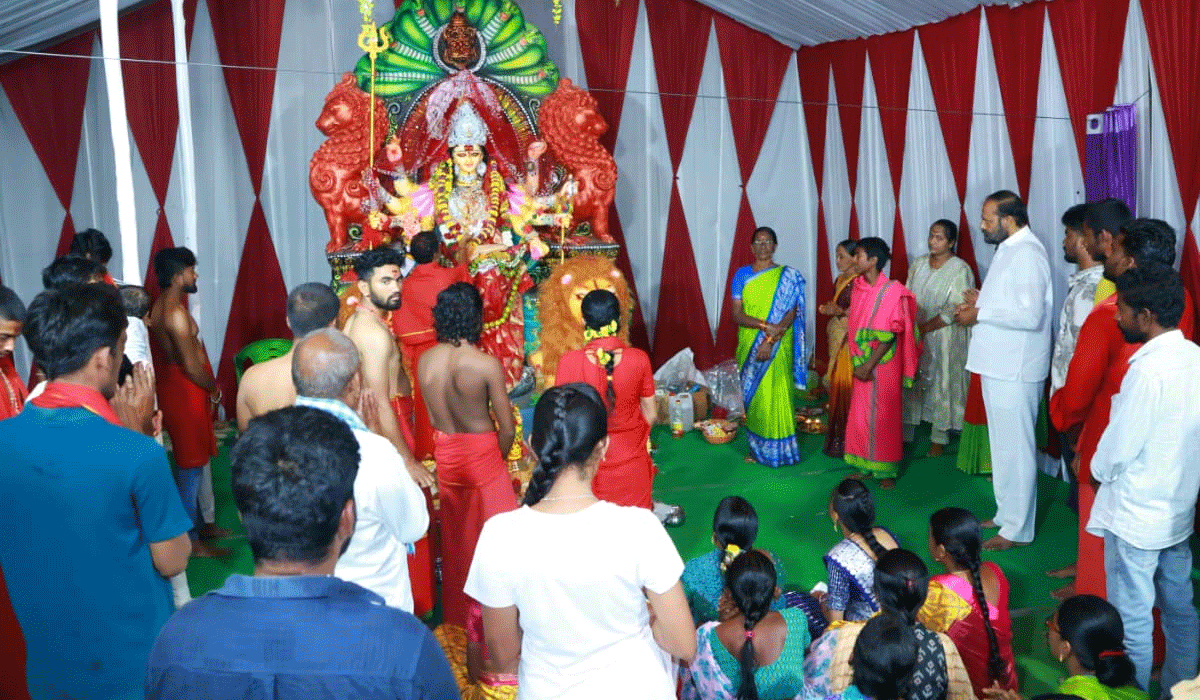 MLA Vijayaramana Rao | చీకురాయిలో దుర్గాదేవి అమ్మవారి సేవలో ఎమ్మెల్యే విజయరమణారావు.. ప్రత్యేక పూజలు చేసిన చింతకుంట