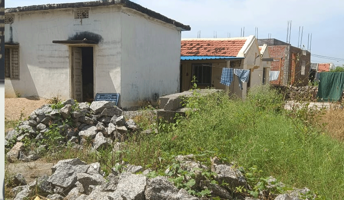 Anganwadi | అసౌకర్యాల అంగన్వాడీ.. భయం గుప్పెట్లో చిన్నారులు