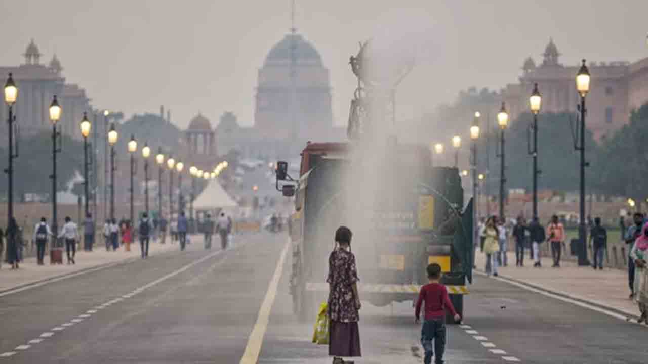 Air Pollution | ఢిల్లీలో తీవ్రస్థాయిలోనే వాయు కాలుష్యం.. జాగ్రత్తగా ఉండాలంటూ వైద్యుల సూచన