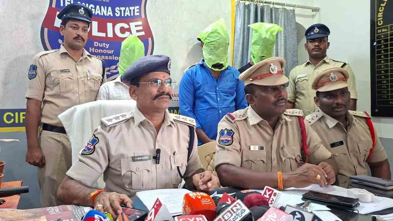 Accused Arrest | చోరీ కేసుల్లో నిందితులు అరెస్టు.. బంగారు ఆభరణాలు స్వాధీనం