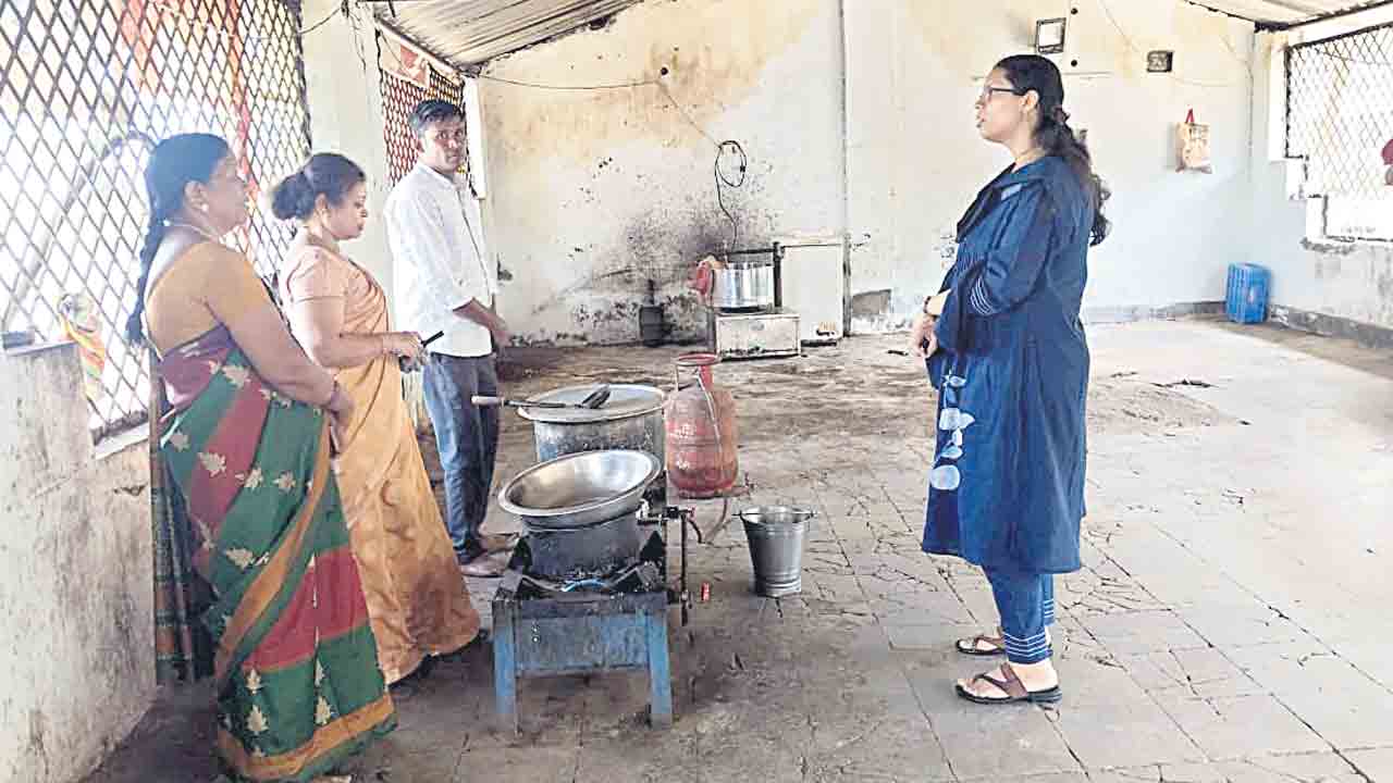 మెరుగైన విద్యనందించాలి