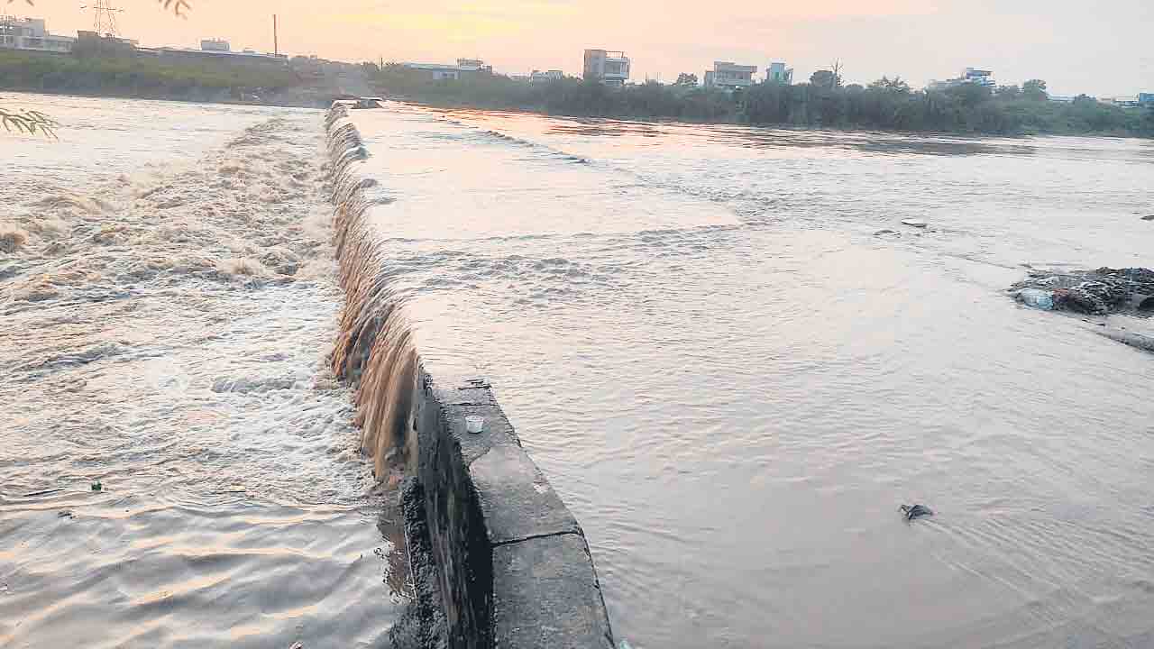 దంచికొట్టిన వాన