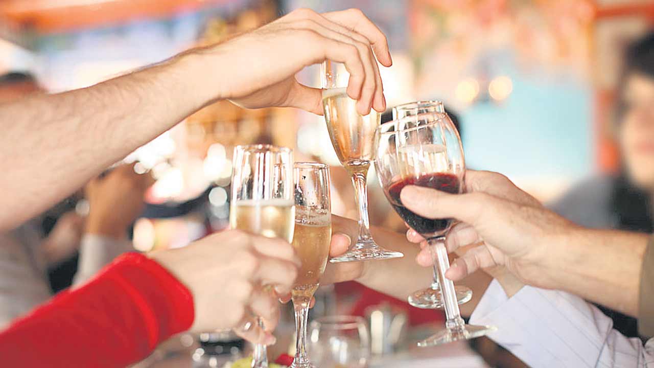 మద్యం టెండర్లకు స్పందన కరువు