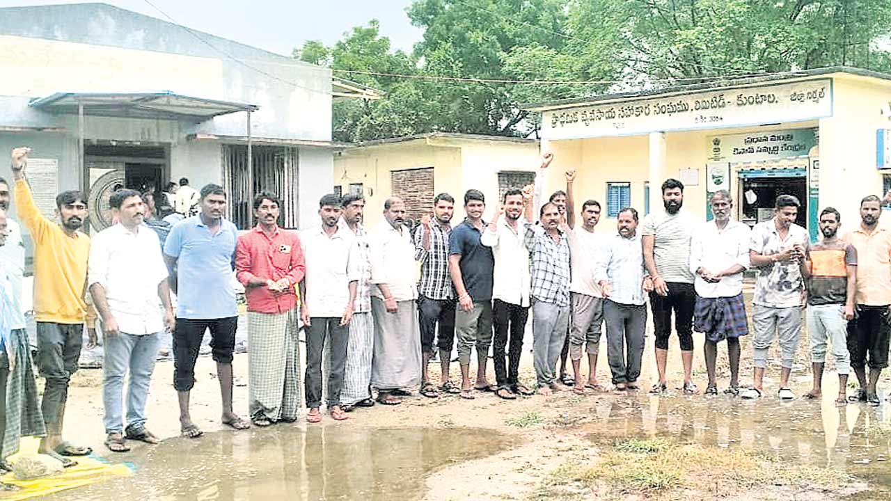 రైతుల రాస్తారోకో