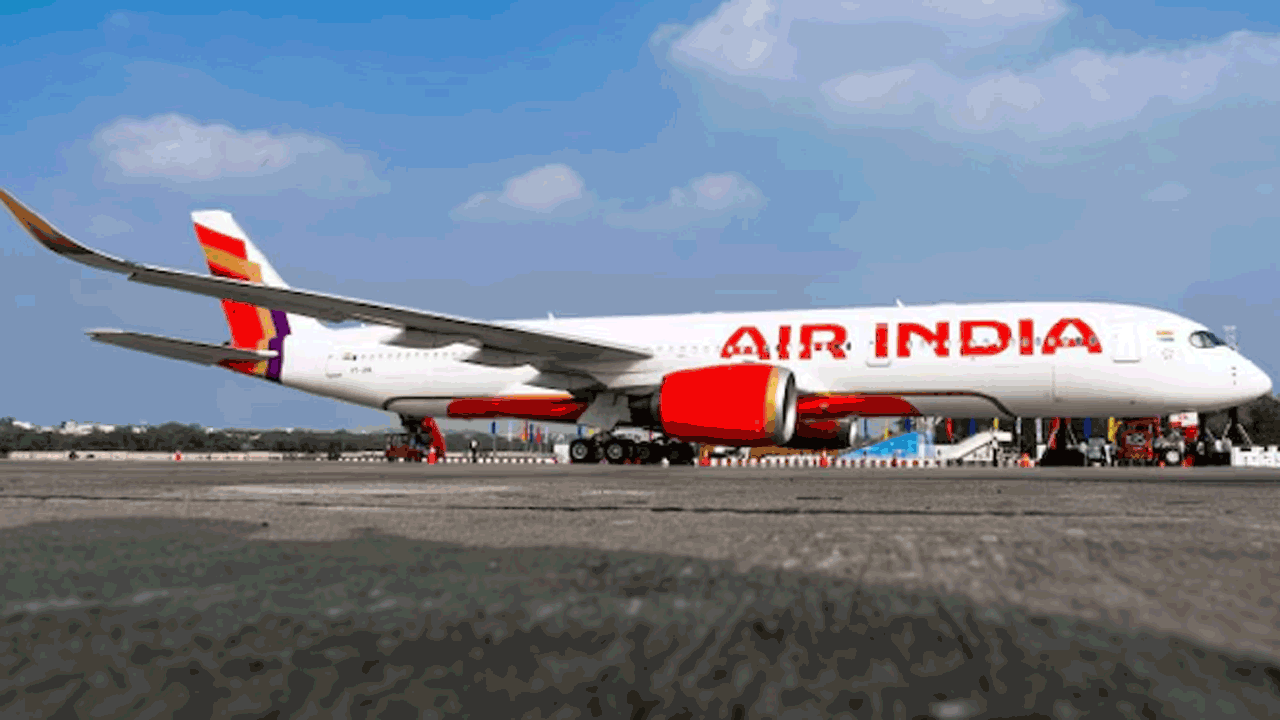Air India | కొలంబో నుంచి వచ్చిన ఎయిర్ ఇండియా విమానాన్ని ఢీ కొట్టిన పక్షి.. తిరుగు ప్రయాణం రద్దు