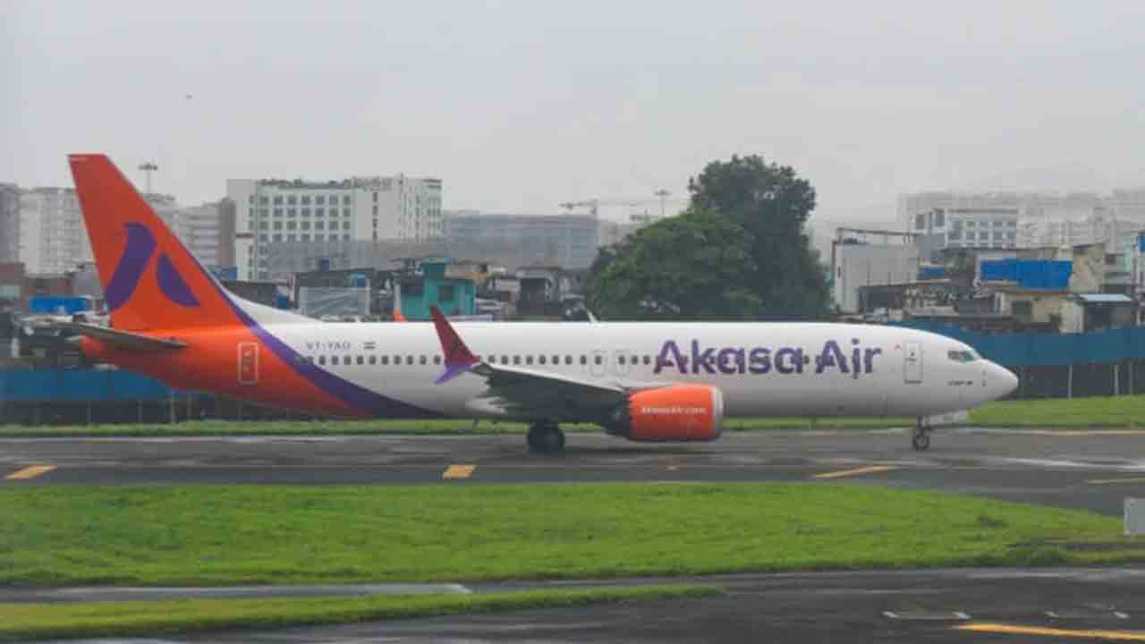 Bird Strike | ఢిల్లీ వెళ్తున్న విమానాన్ని ఢీ కొట్టిన పక్షి