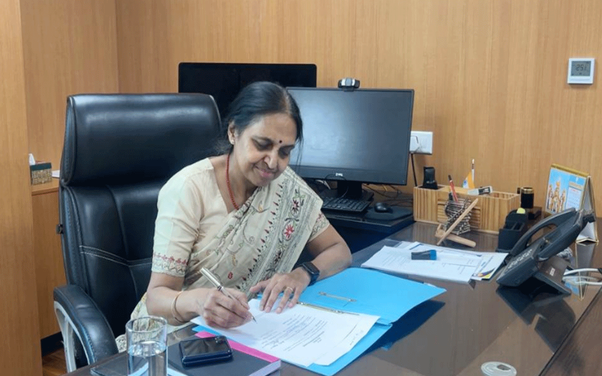 Bibinagar : ఎయిమ్స్​‍ డైరెక్టర్‌గా అమితా అగర్వాల్ బాధ్య‌తల స్వీకరణ