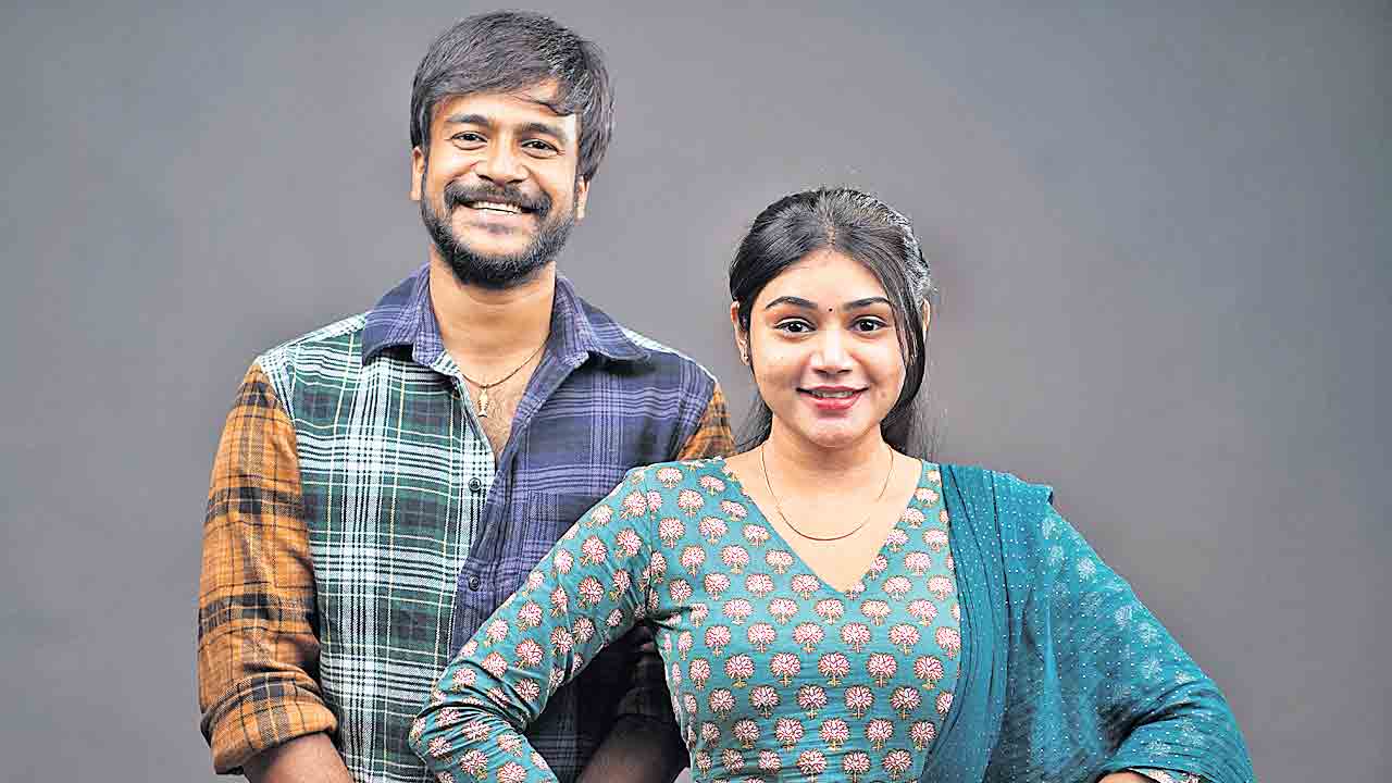 గోదావరి నేపథ్యంలో ఆనందలహరి