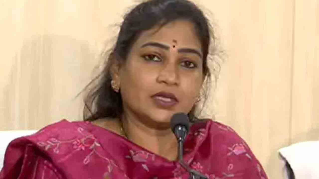 బస్సు ప్రమాదం దురదృష్టకరం.. ఏపీ హోంమంత్రి వంగలపూడి అనిత
