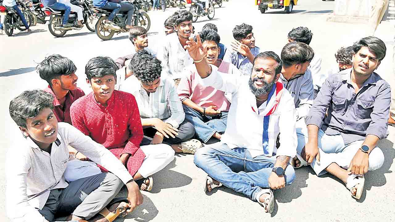 హైకోర్టు స్టేపై నిరసన వెల్లువ