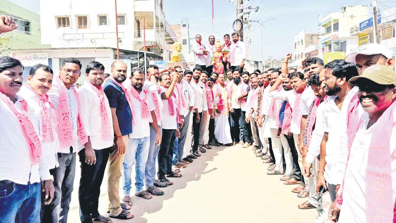 బీసీల కన్నెర.. కాంగ్రెస్‌ ప్రభుత్వం మోసం చేసిందంటూ ఆగ్రహం