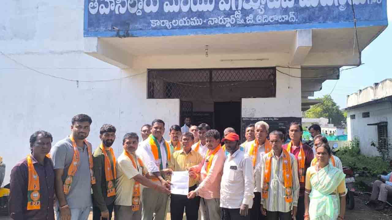 Compensation | వర్షాలకు నష్టపోయిన రైతులకు నష్టపరిహారం అందించాలి