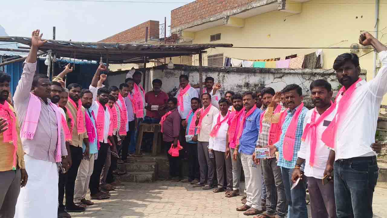BRS Party | బీఆర్ఎస్ పార్టీ ఆధ్వర్యంలో కాంగ్రెస్ బాకీ కార్డుల పంపిణీ