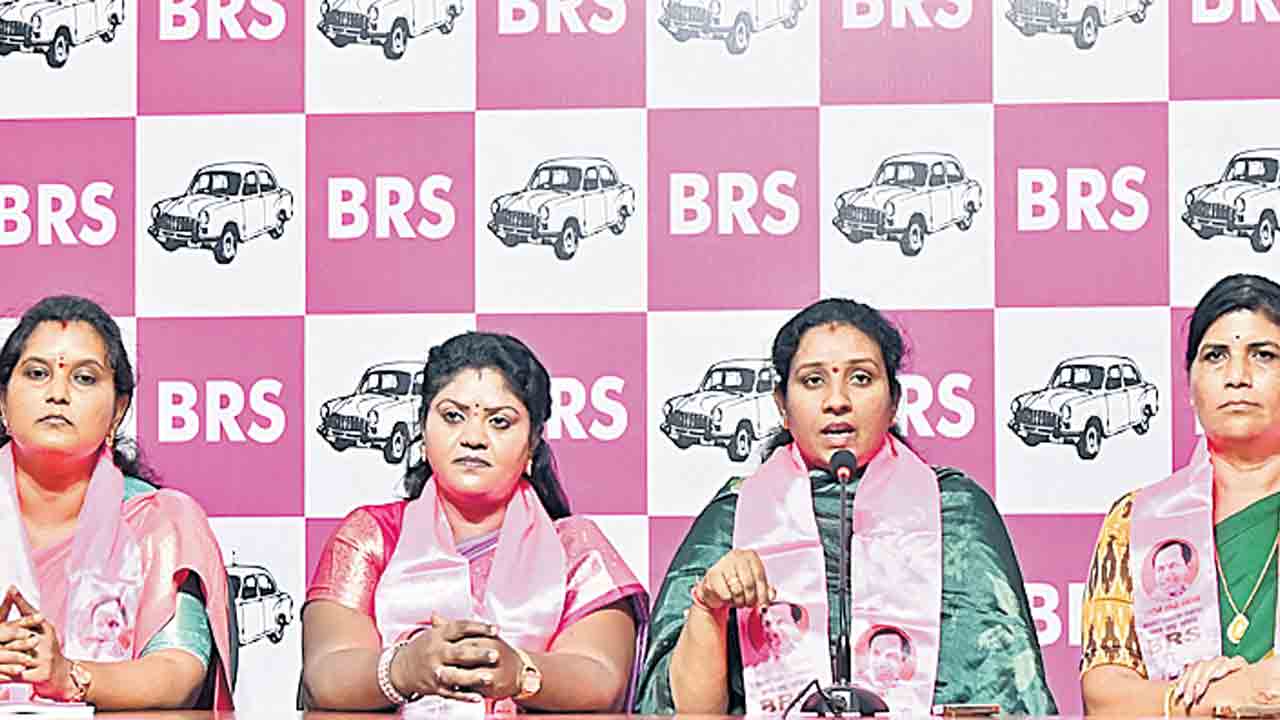 ఇందిరమ్మ రాజ్యంలో ఆడబిడ్డలకు అవమానం