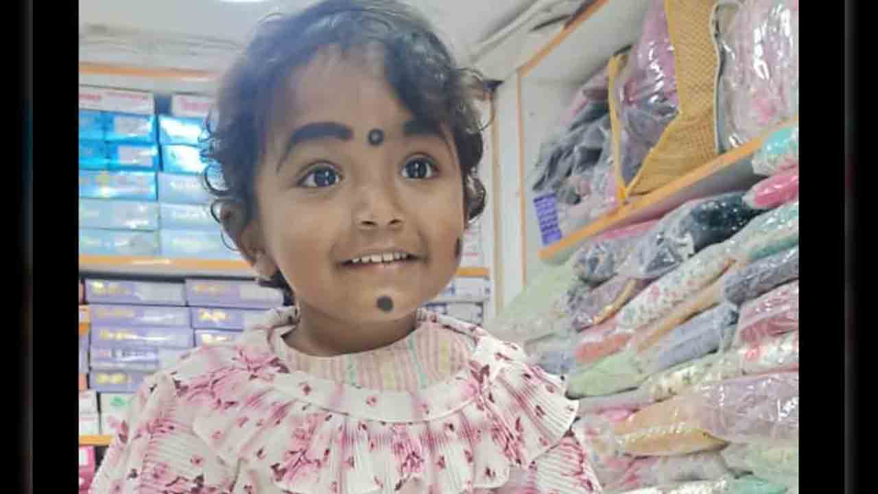 Baby died | ఇంటిముందు ఆడుకుంటూ నీటిగుంటలో పడి రెండేళ్ల చిన్నారి మృతి