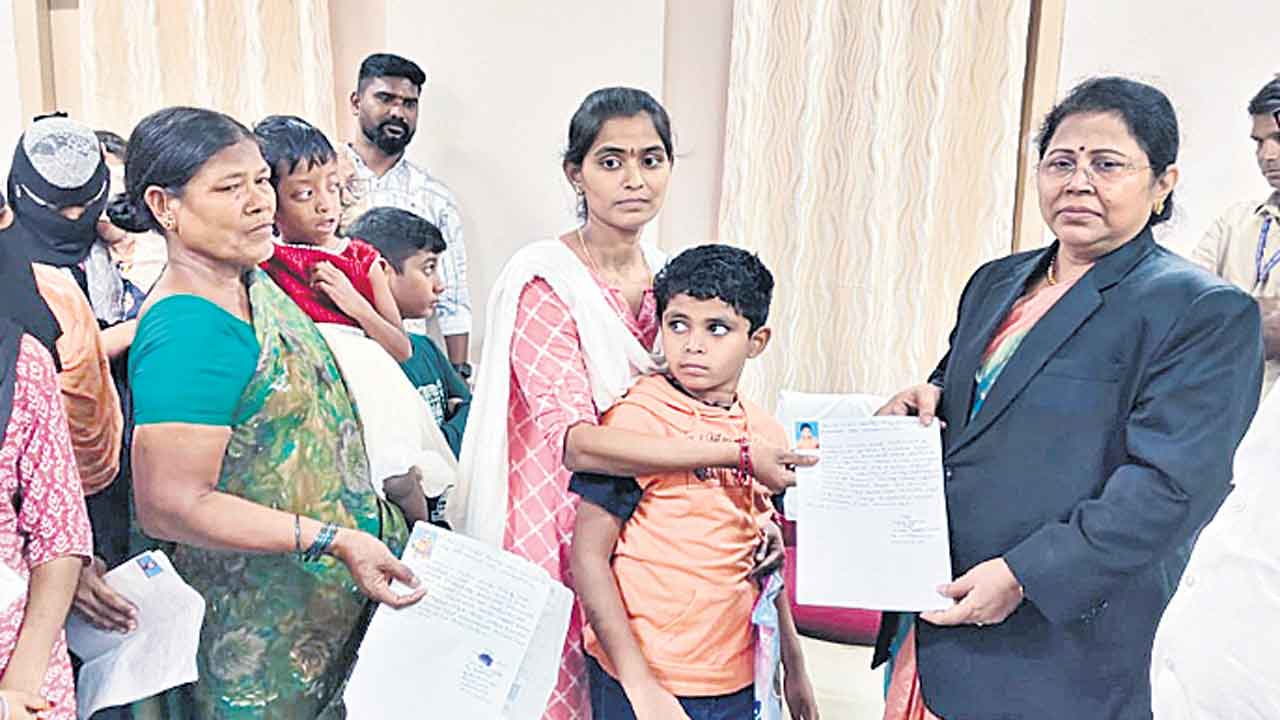 దివ్యాంగుల సమస్యల పరిష్కారానికి కృషి