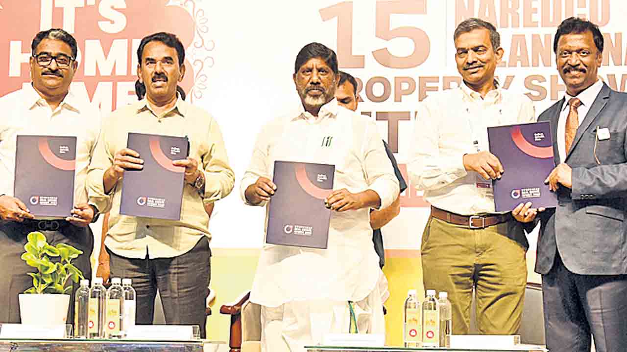 రాష్ట్రంలో రియల్‌ ఎస్టేట్‌ దూసుకెళ్తున్నదట.. రాయదుర్గం భూముల వేలమే నిదర్శనమట!