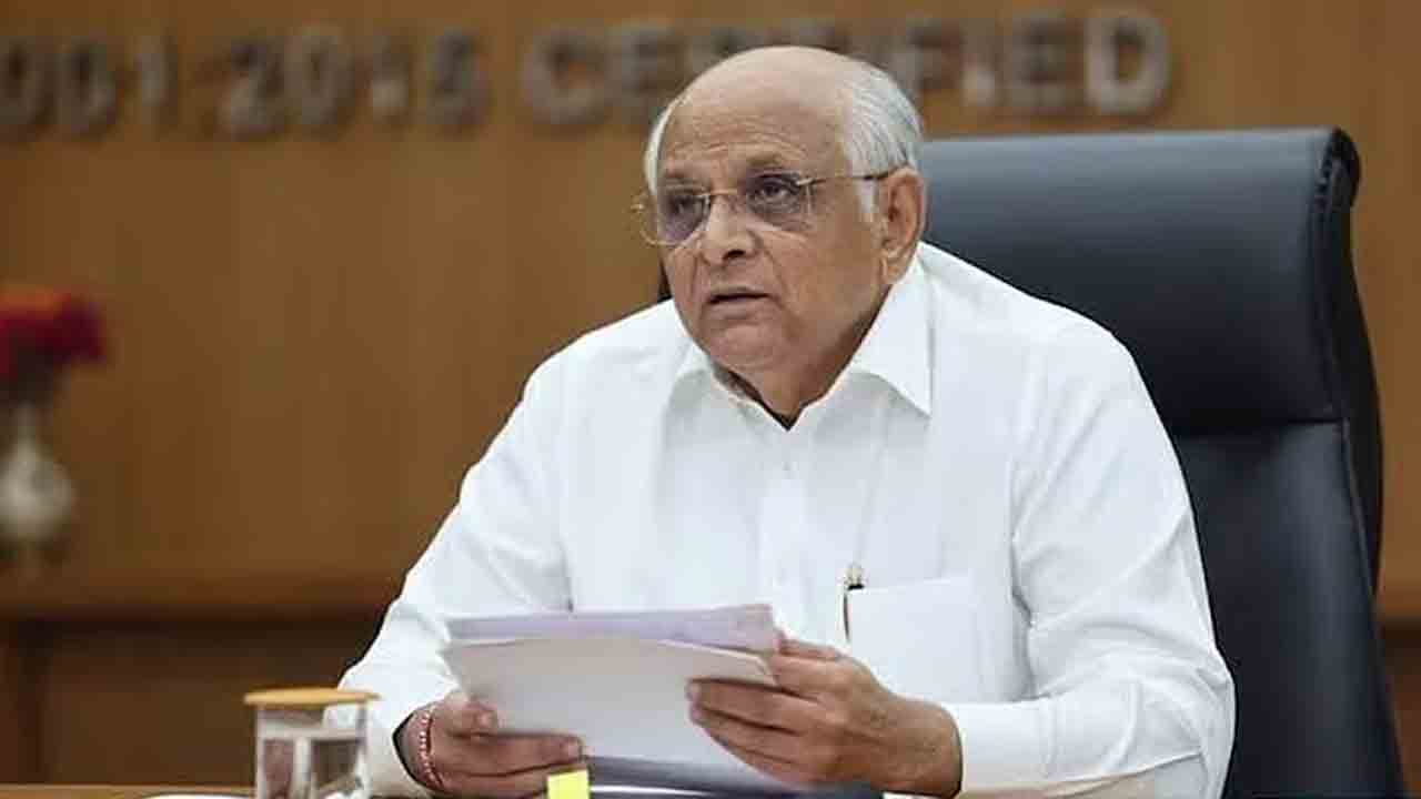 గుజరాత్‌ మంత్రుల మూకుమ్మడి రాజీనామా