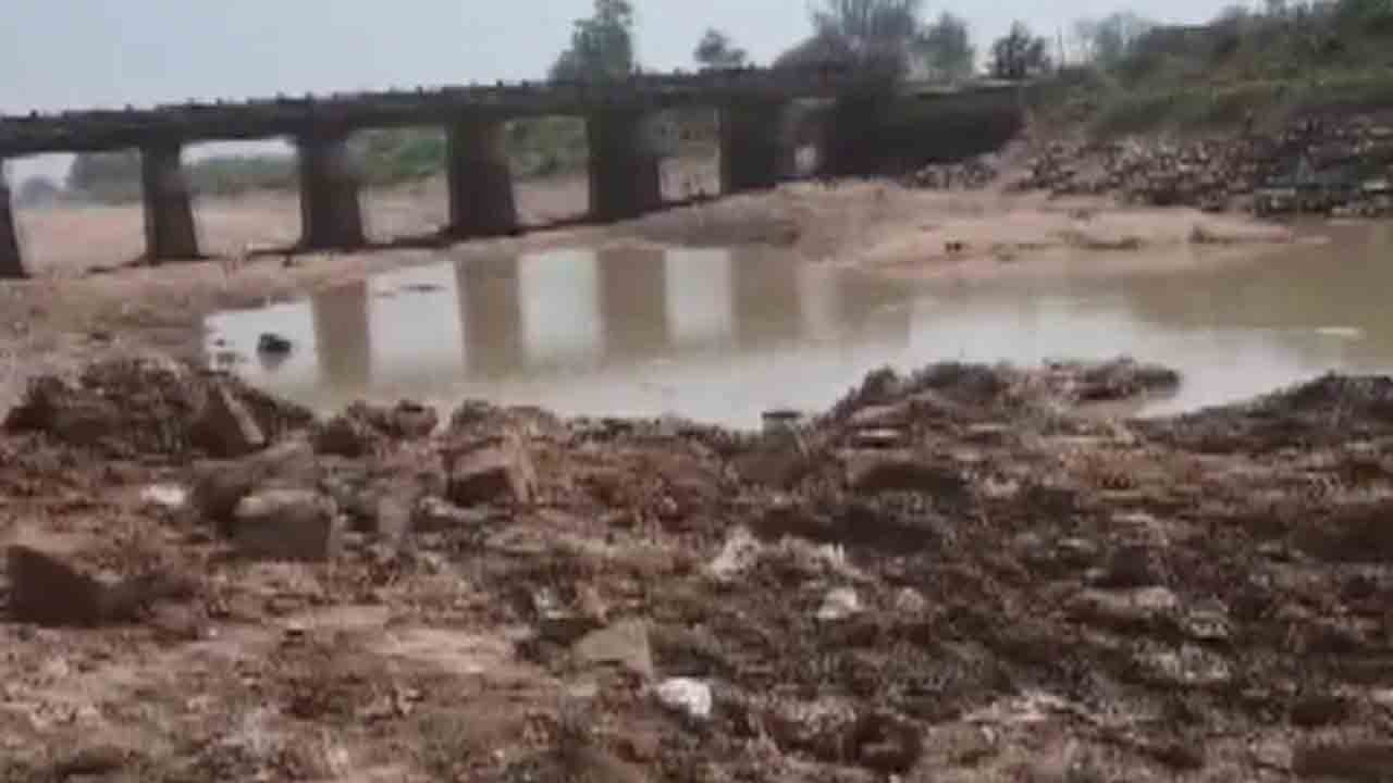 Bihar Bridge | రూ.6 కోట్లతో వంతెన నిర్మాణం.. అప్రోచ్ రోడ్డు లేకపోవడంతో   నిరూపయోగం