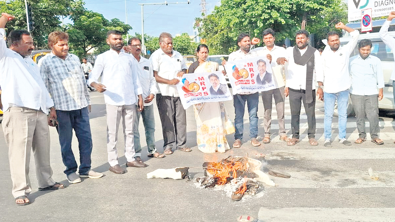 మంత్రుల మధ్య మంటలు.. పొన్నం, అడ్లూరి మధ్య రాజుకున్న వివాదం