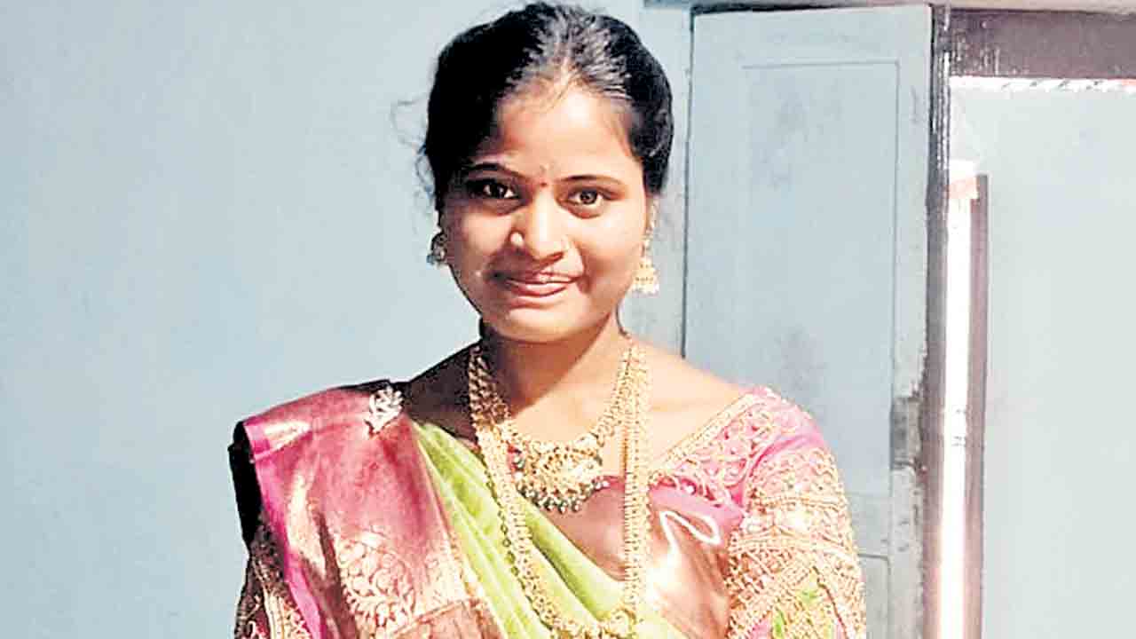 యువకుడి వేధింపులతో నవవధువు ఆత్మహత్య