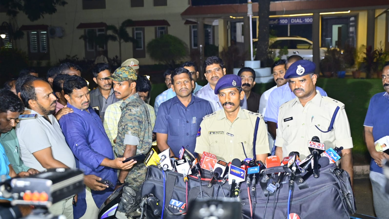 Nizmabad CP | కానిస్టేబుల్ గన్ లాక్కొని రియాజ్ ట్రిగ్గర్ నొక్కాడు.. ఎన్కౌంటర్పై నిజామాబాద్ సీపీ..!