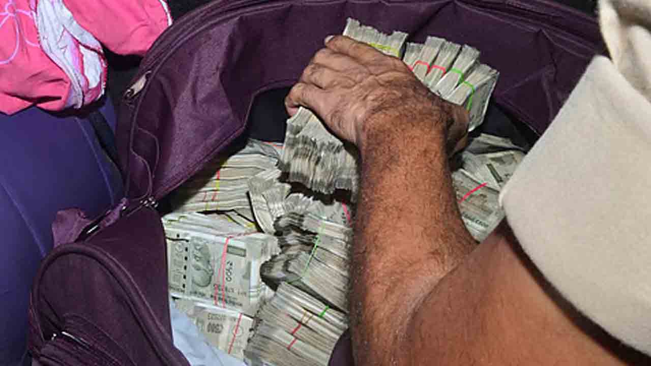 Cash Seize | ఎన్నికల కోడ్ నేపధ్యంలో తనిఖీలు రూ.2.58 లక్షల నగదు పట్టివేత
